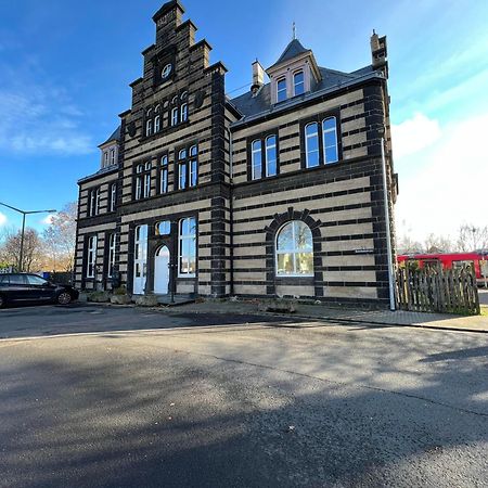Bahnhofsromantik Trifft Luxus - Alter Bahnhof Von Kruft Exterior foto